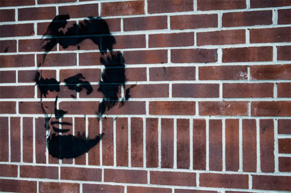 Photo by Adam Rakhamim