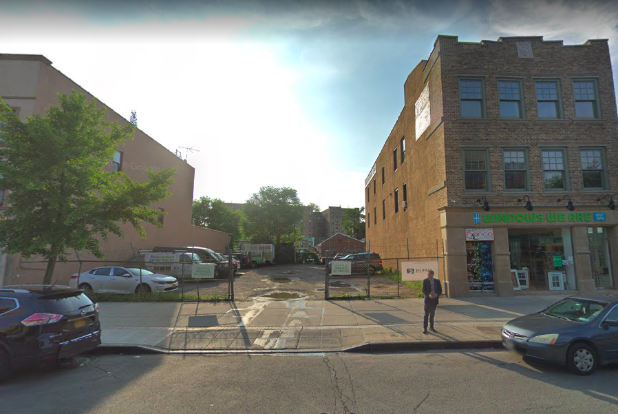 Neighbors shot down plans to build a hotel at this vacant lot at 9114 Fifth Avenue between 91st and 92nd Streets last year. Now the developer wants to rezone the area to develop a 9-story mixed-use development with affordable housing. (Screenshot: Google Maps)
