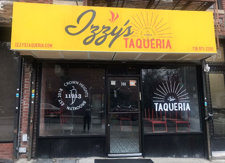 Izzy's Fried Chicken on Troy Avenue in Crown Heights (Photo: Kadia Goba/Bklyner)