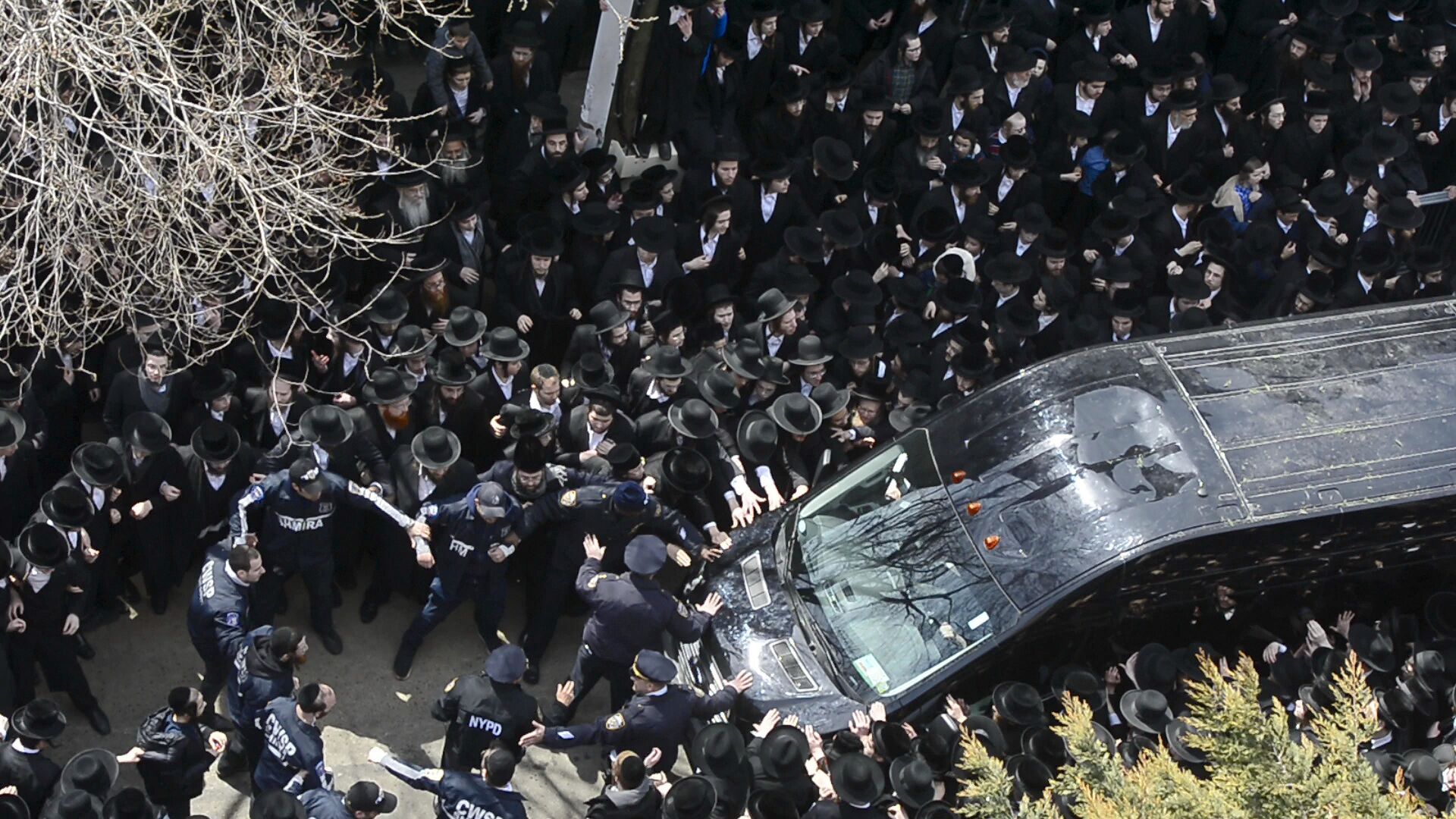 Police Injuries As Thousands Take To Boro Park Streets To Mourn Grand Rabbi