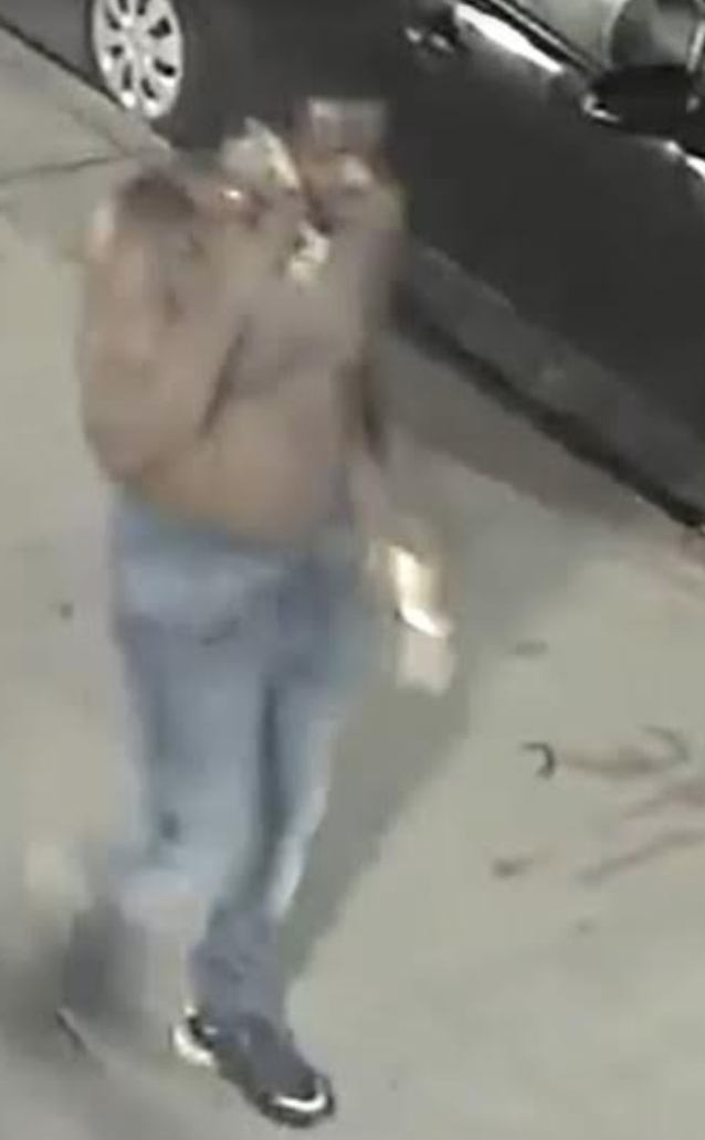 Shirtless Man Slashed and Robbed A Woman In Williamsburg