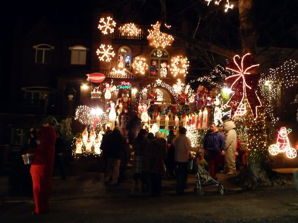 Street Vending Banned in Dyker Heights During Dyker Lights