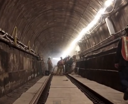 A Look At Repairs Inside The R Train Tunnel