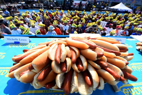 Chestnut, Sudo Defend Titles at July 4th Nathan’s Hot Dog-Eating Competition