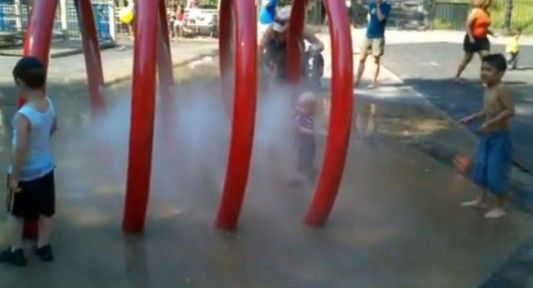 10 Playgrounds With Sprinklers