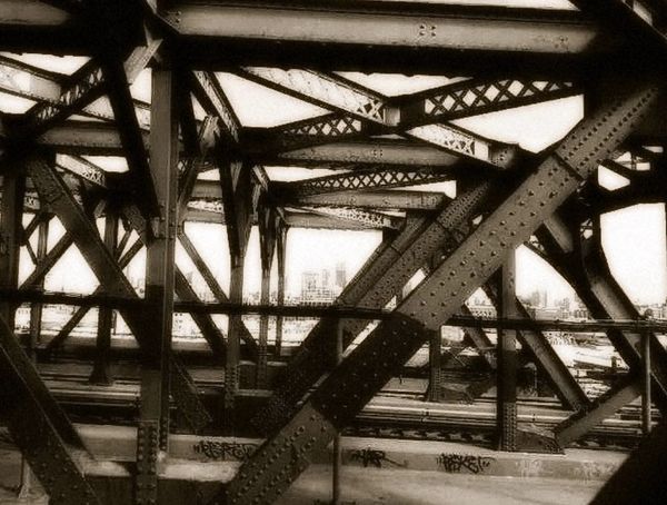 Cops Search For Topless Man Who Assaulted Straphanger On F Train