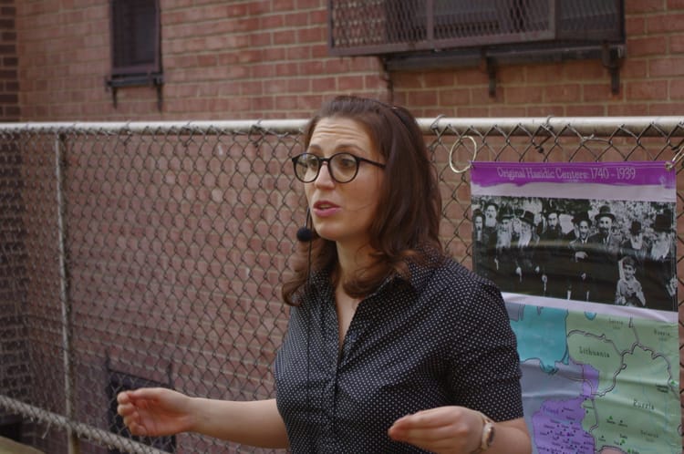 “Would You Like To Live in This Community?” – Frieda Vizel On Tour Of Hasidic Williamsburg