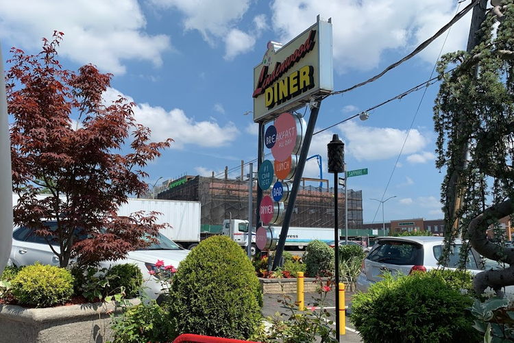 Lindenwood Diner: History and Crab Legs on Linden Boulevard