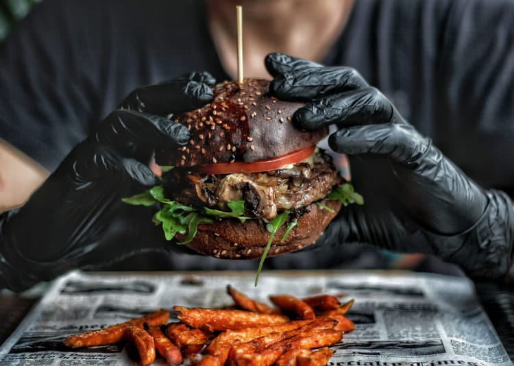 New Bushwick Joint Offers Gloves to Tackle Sloppy, Juicy Burgers