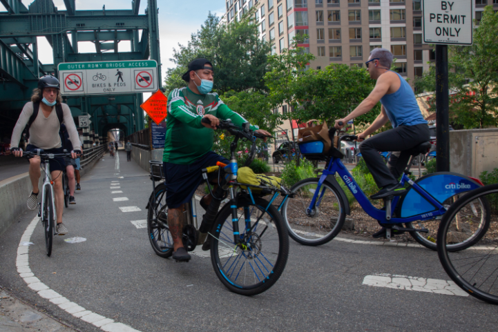 Two-Wheel Traffic Up on Bridges, But Cash-Strapped City Can’t Expand Crowded Bike Lanes