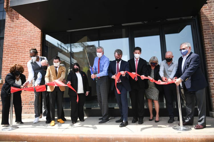 De Blasio Cuts Ribbon at Navy Yard’s New Nanotronics