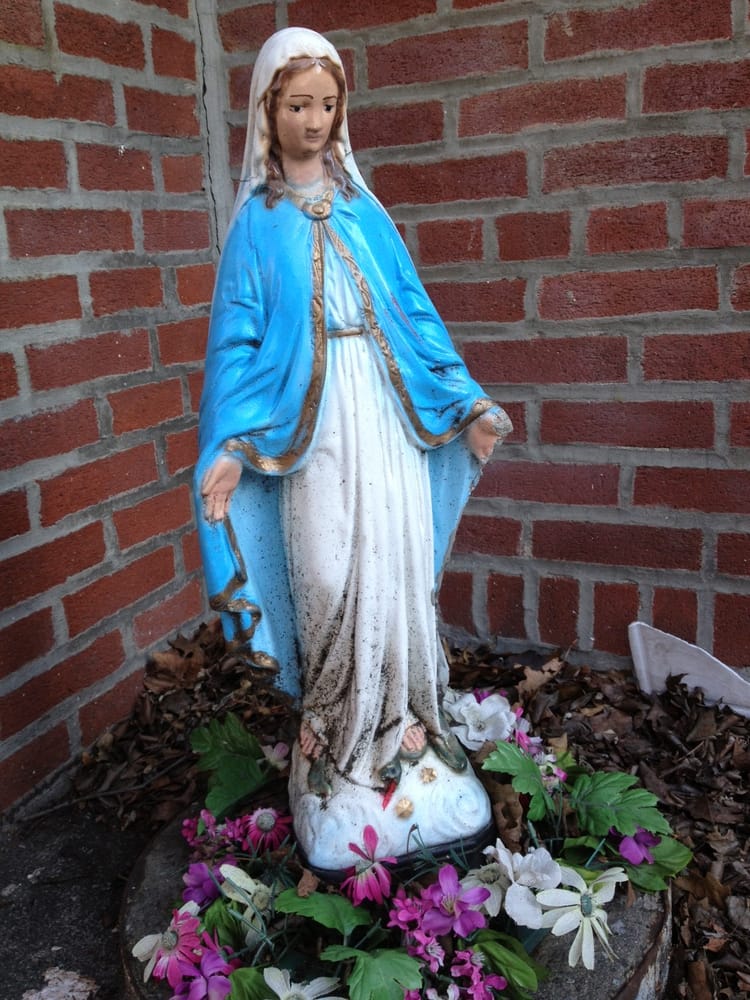 Photo of the Day: Statue of Mary