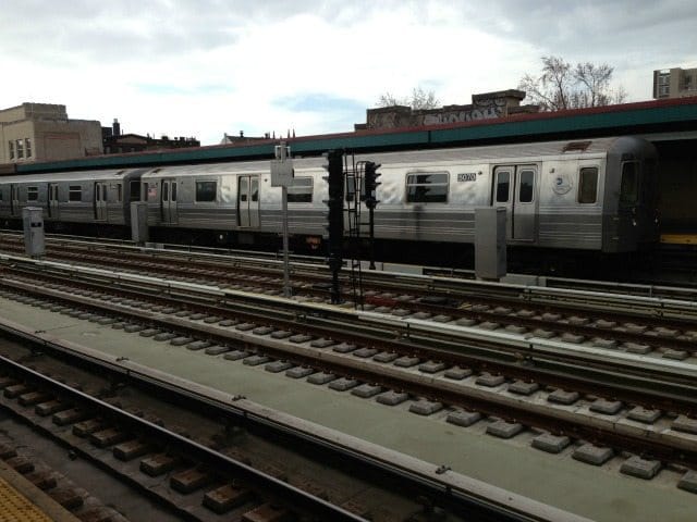 G Train Thieves Snatch Phone From Neighbor’s Hands Sunday