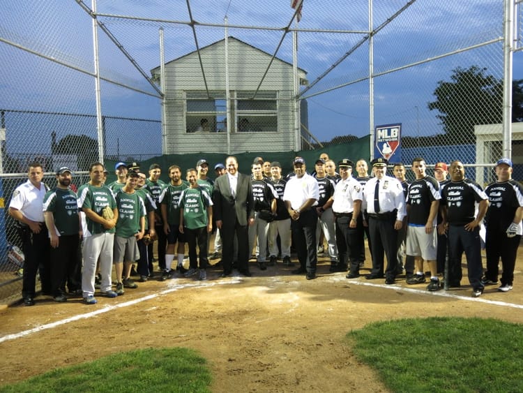 66th Precinct Defeats Borough Park Shomrim In Annual Softball Game