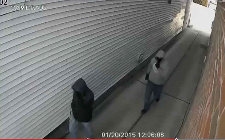 Burglars Wanted For Breaking Into Gravesend Apartments In Broad Daylight [Video]