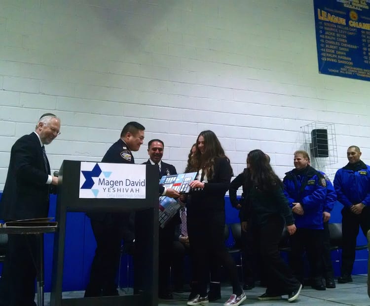 Magen David High School Shows Some Love For The NYPD