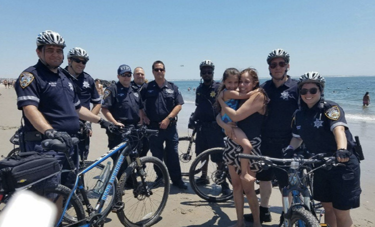 Hero Cops Reunite Lost Girl With Mom On Beach During July 4 Festivities