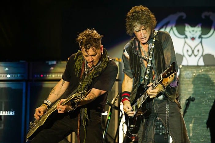 Guitarist Joe Perry Collapses On Stage At Coney Island Amphitheater [Video]