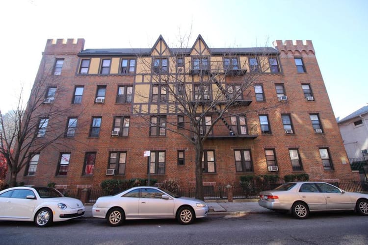 Does This 21st Avenue Building Have The Lousiest Reputation In Bensonhurst?