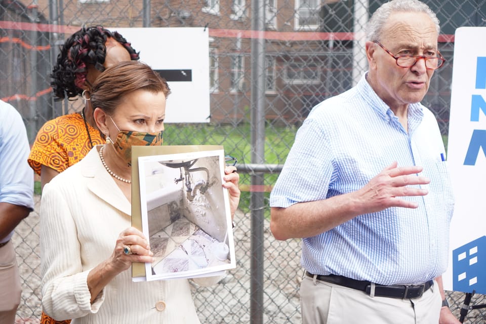 Schumer, Velázquez Visit Red Hook Houses, Say Biden’s American Jobs Plan Doesn’t Give Enough Money to NYCHA