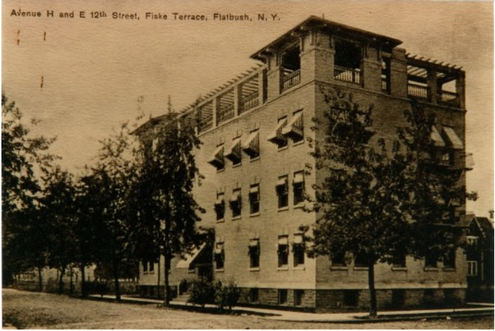 The First Days of the Hotel Oak