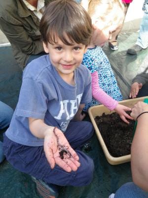 Introduce Kids To Gardening At Juguemos A Cantar