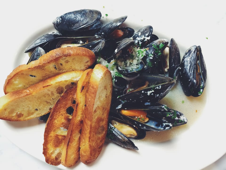 Bargain Bite Of The Week: Unlimited Mussels At Grand Central Oyster Bar Brooklyn