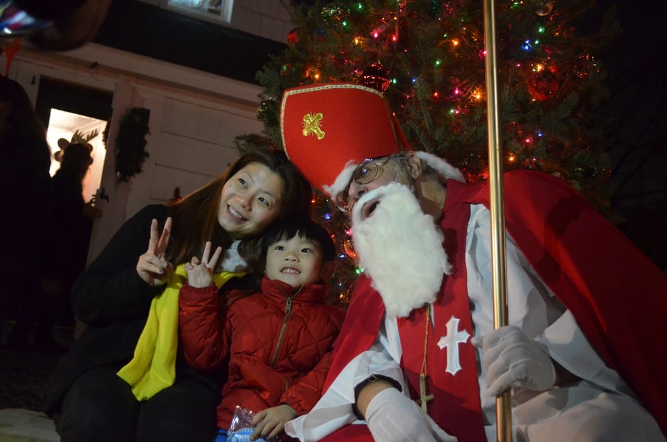 Hundreds Gather For Lott House’s First Tree Lighting Ceremony In 15 Years