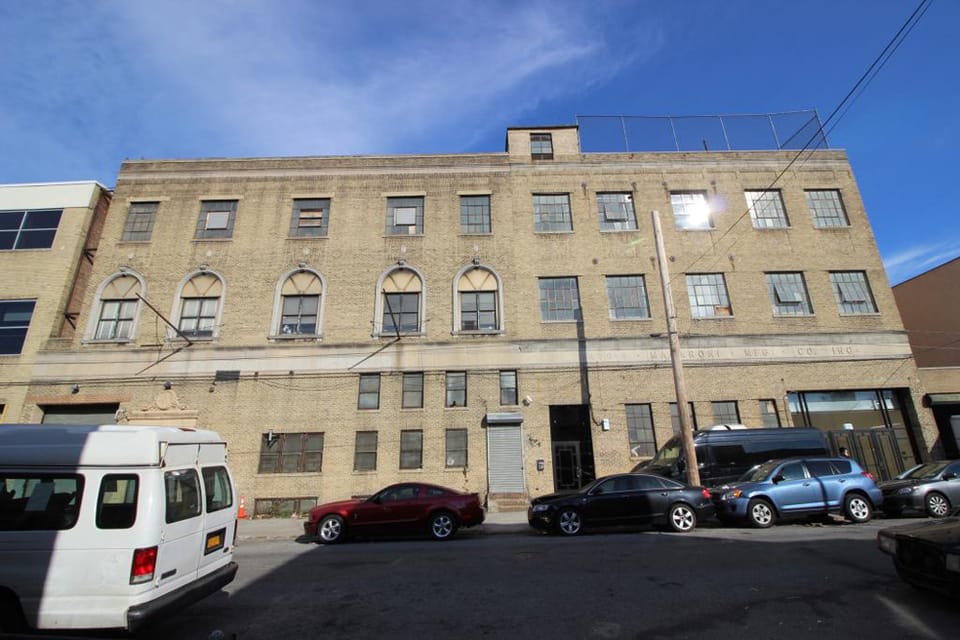 UPDATED: Boro Park Warehouse Illegally Being Used As School, Tipster Complains