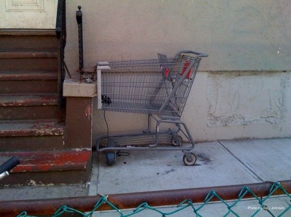 shopping cart locked up e 15 st ave v