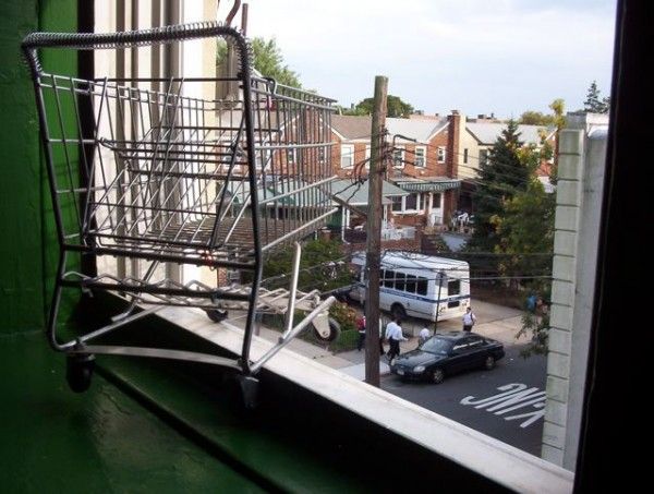 Shopping cart hanging on the ledge. (Photo courtesy of nolastname)