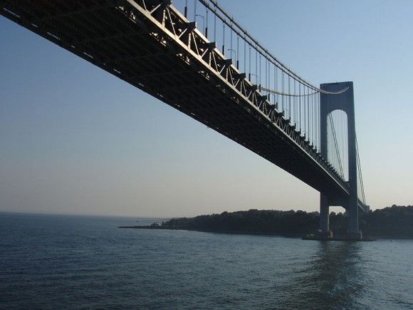 Man Attempts jump from Verrazano bridge