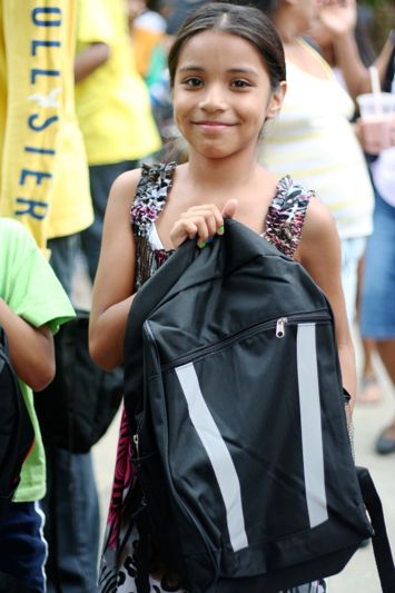 Lots of Happy Students Returned to School with Supplies Thanks to ICNA