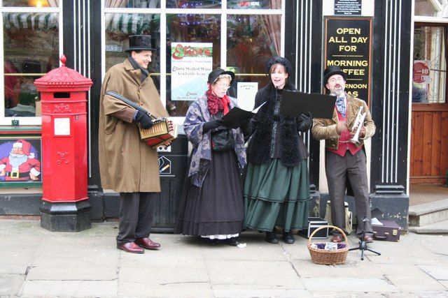 Carol_Singers_-_geograph.org.uk_-_633557