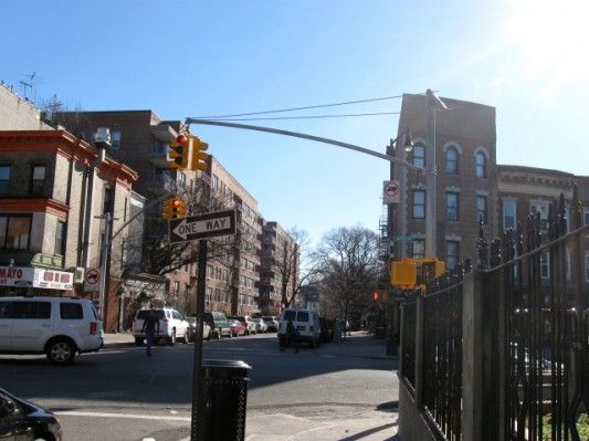 Traffic Lights Working on Cortelyou & Westminster, via Tracey Hohman