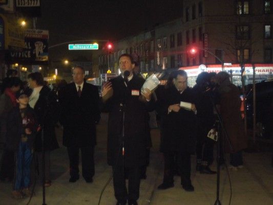 Councilman Brad Lander speaking, Manhattan Boro Pres. Scott Stringer (L) Congressman Jerrold Nadler (R).