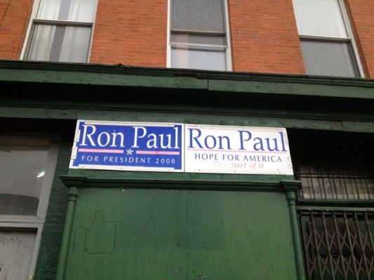 Ron Paul Signs 4th Ave