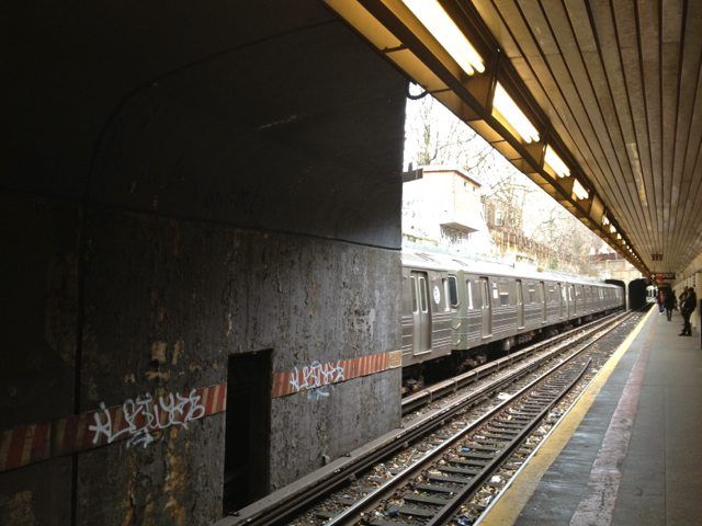 Church Ave Subway Platform