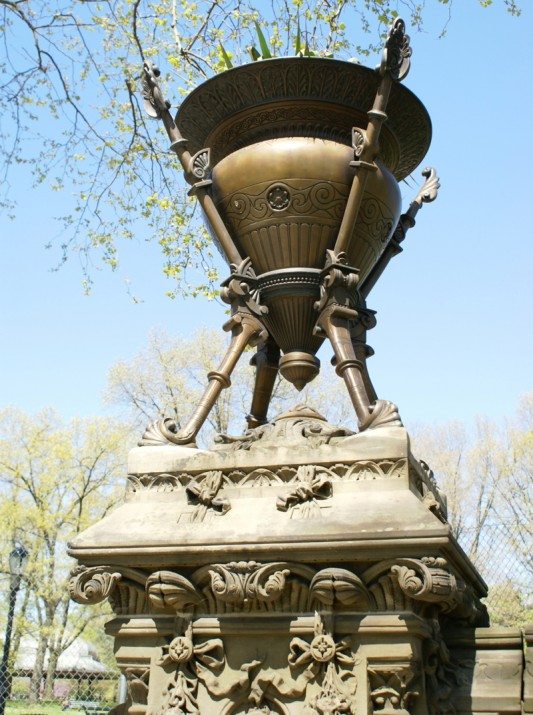 Prospect Park, Lakeside, Urn