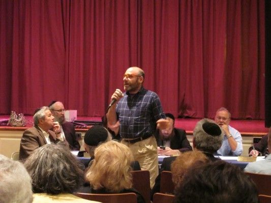 Leonard Shostak of Tehama St talking about Ocean Ave bike lane blocking