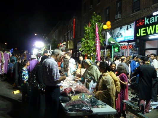 Chand Raat 2013: Shoppers