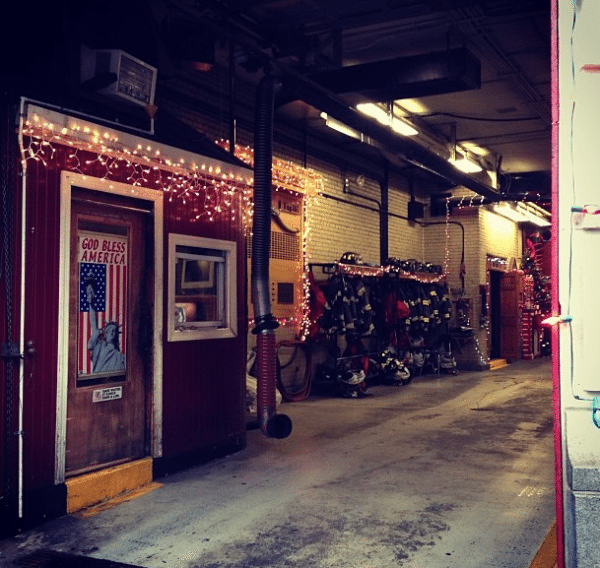 firehouse christmas via ditmasparkcorner