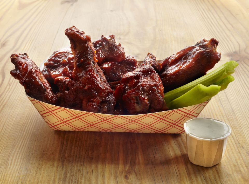 Super Bowl party people rejoice: Chicken wings and guacamole will cost much  less this year