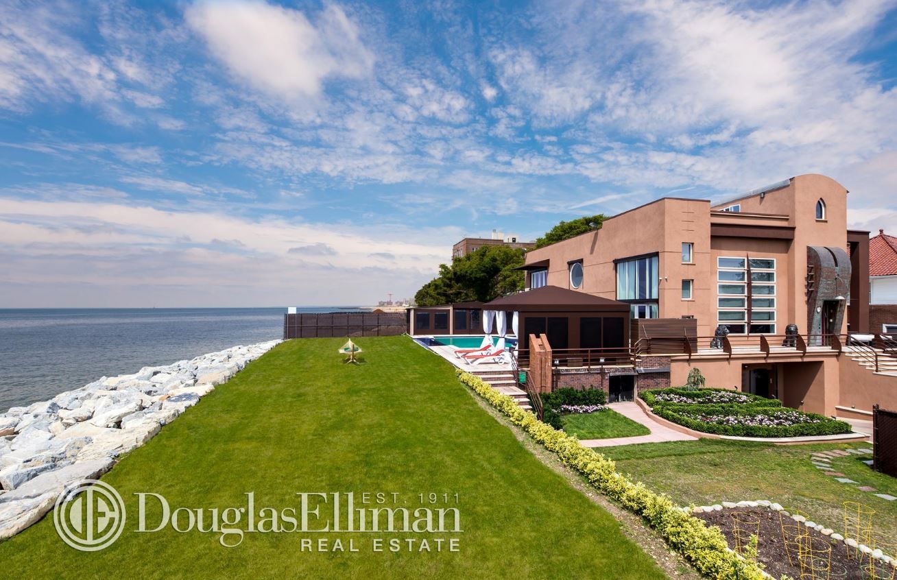 The Manhattan Beach home that will serve as a Miami Mansion in Alpha House (Source: Douglass Elliman Real Estate)