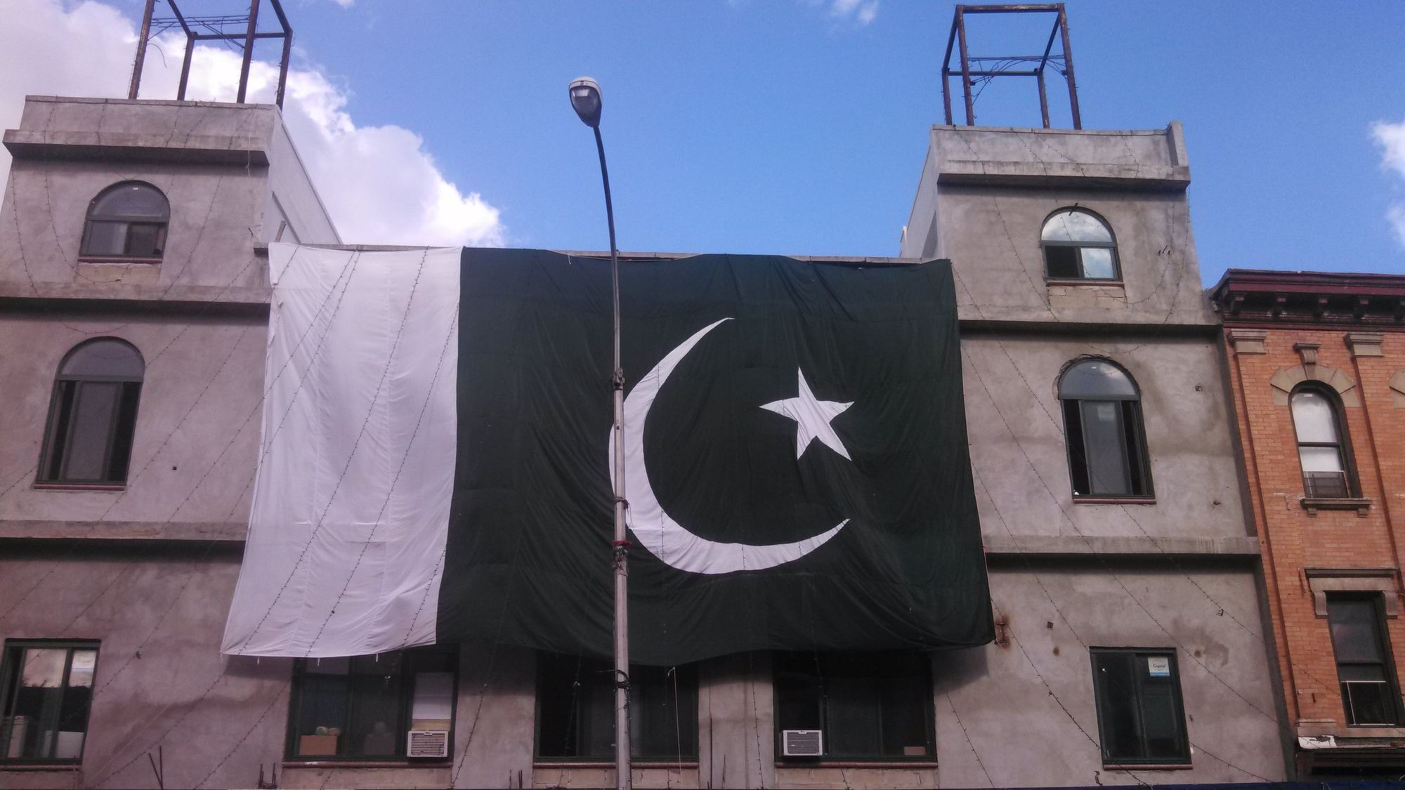 mela_pakistani_flag