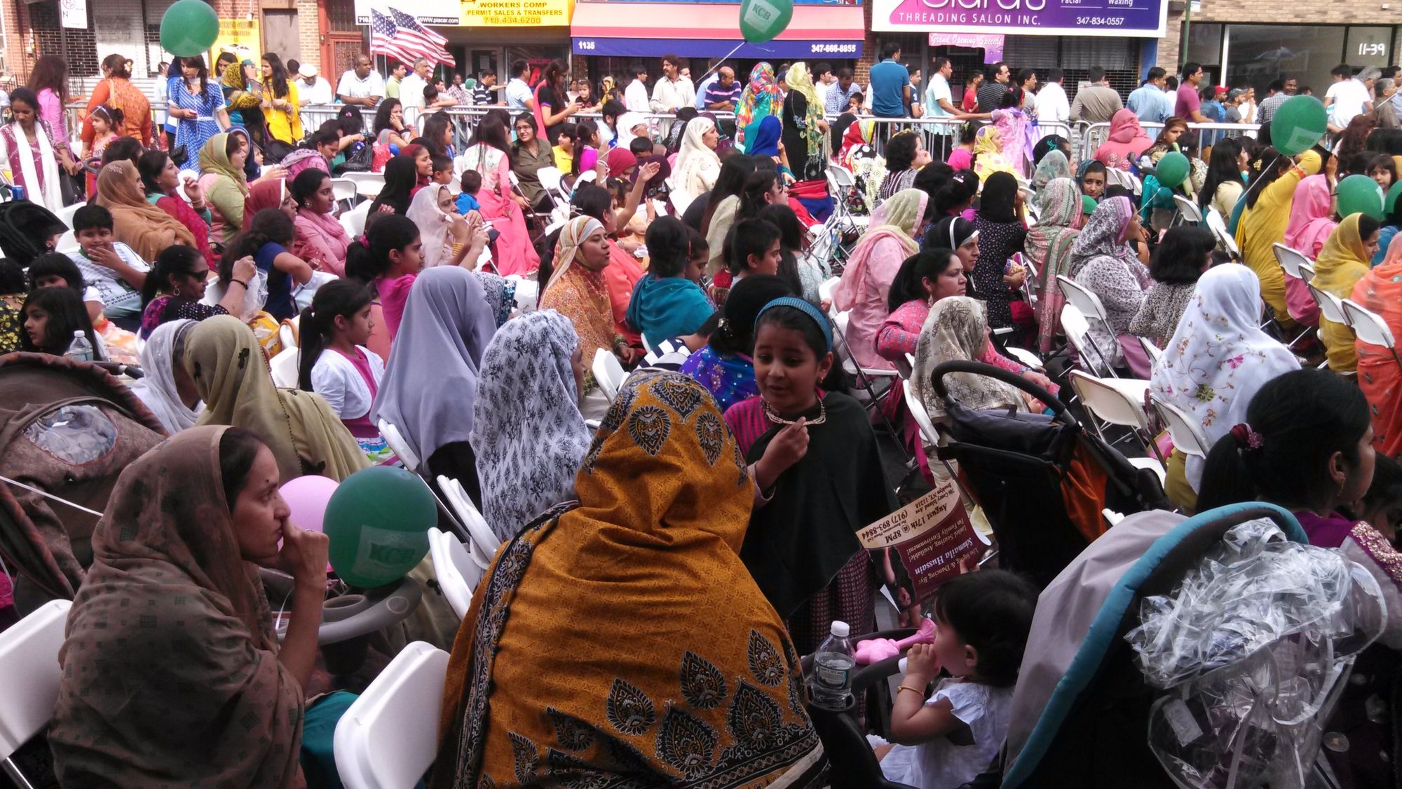 mela_womens_crowd