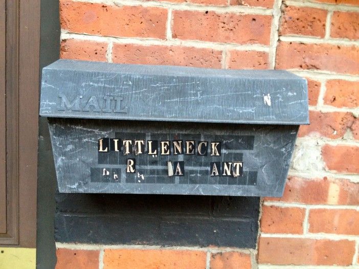 Littleneck mailbox