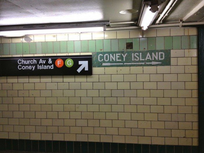 ssn_f-g-train_subway_sign_4th9th-702x526.jpg