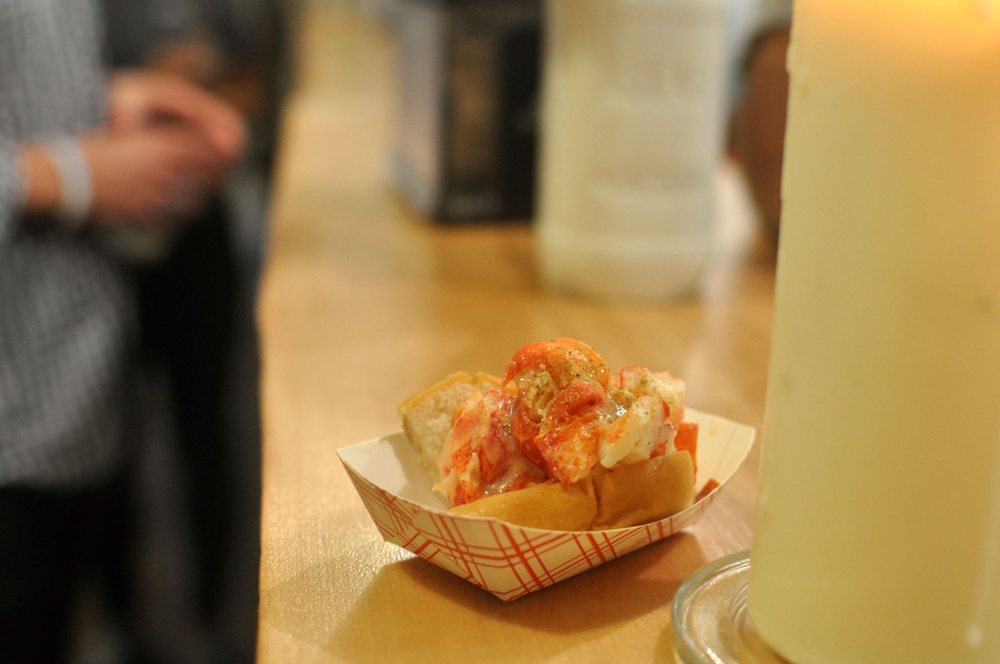 Luke’s Lobster Brings Rolls, Beers & A Relaxed Maine Attitude To 5th Avenue
