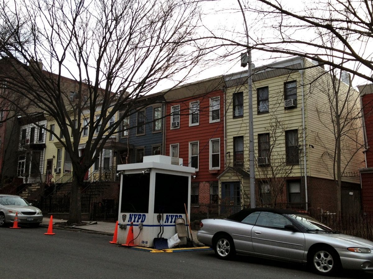 Bill de Blasio's 11th Street home with NYPD booth